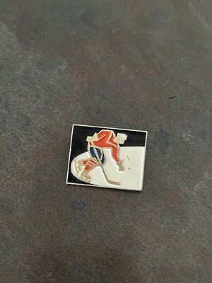 Pin Vintage Hockey Soviétique – Joueur Avec Traînées – USSR – Occasion