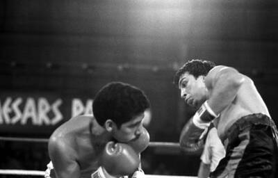 Ray Mancini Moves V Johnny Torres Old Boxing Photo