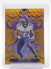 AARON JONES 2024 PANINI MOSAIC GOLD WAVE PRIZM #142 /17 VIKINGS FOOTBALL Q3403
