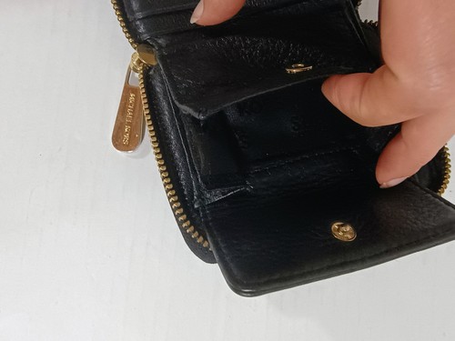 Michael Khors zip around wallet black with coin holder - Picture 4 of 7