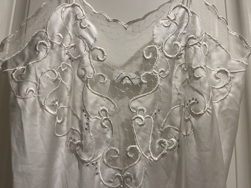 NEW Vintage LINDA Lingerie White Silky Polyester Robe & Nightgown Set Size S - Picture 10 of 15