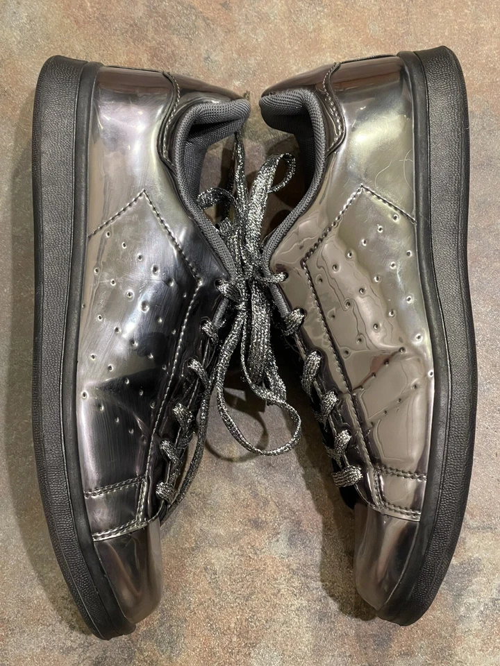 Zapatillas Plateadas Brillante Metálicas Moda por Qupid Pyramid con Cordones Plateados Talla 9 Foto 3 de 4
