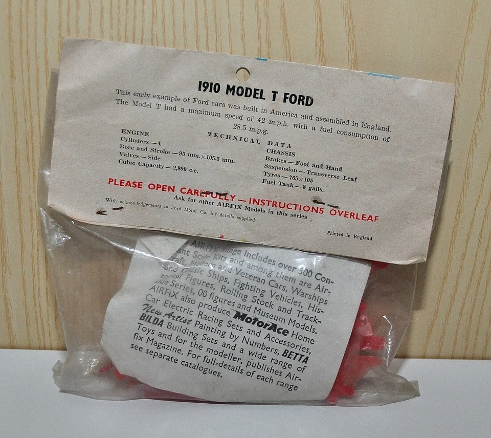 Modellino Auto Kit Airfix Ford Model T 1910 scala 1:32 rosso - Immagine 2 di 2