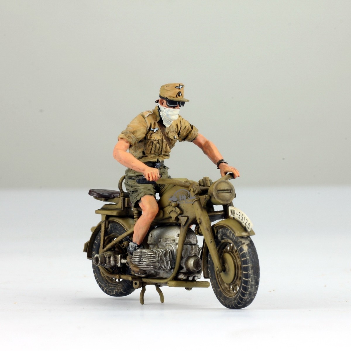 1:35 Prebuilt German Zündapp KS750 Motorcycle /w Crew – DAK Afrika