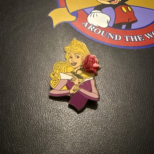 2003 Disney WDW Sleeping Beauty Aurora Princess Premiere Sculpted Rose Pin
