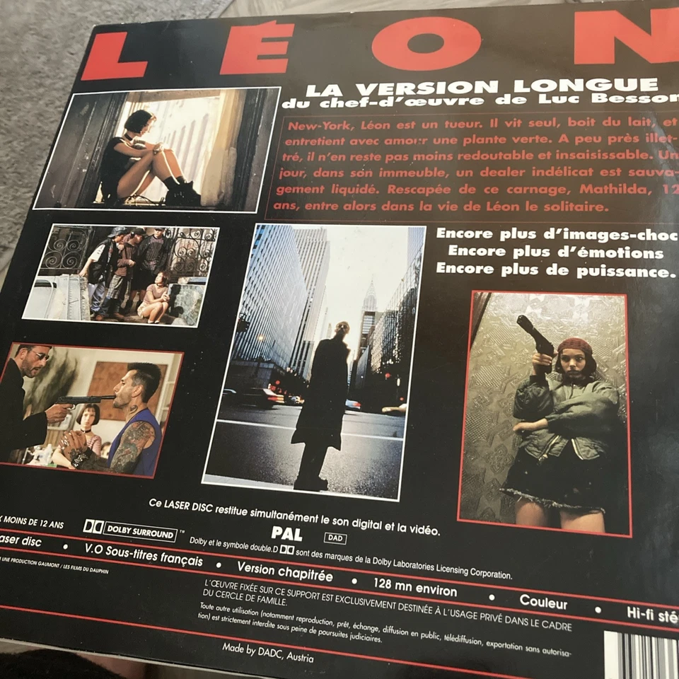 Leon extended version 2 Discs- rare Laserdisc.  Excellent condition  - Image 2 of 4