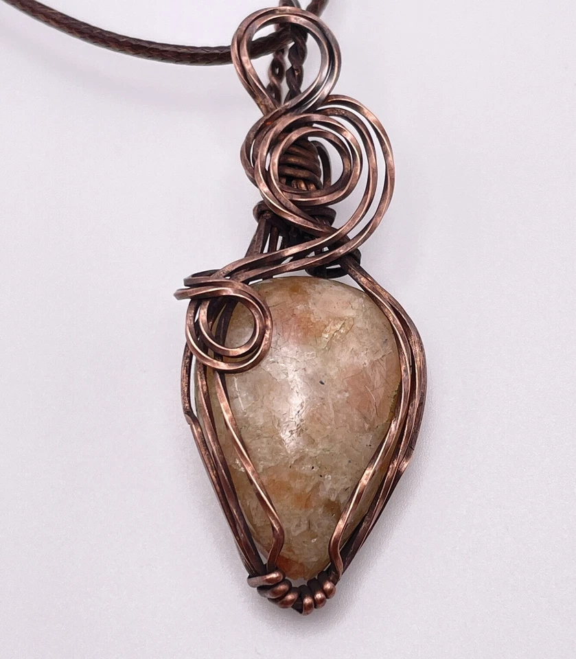 Collar Colgante Cabujón Piedra Solar Envuelto en Alambre Boho Hecho a Mano Artesanal Cobre Foto 2 de 4