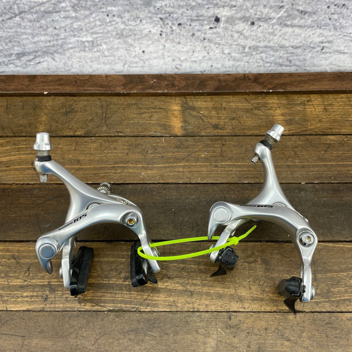 Vintage Shimano 105 BR-5501 Brake Caliper Set Recessed Dual Pivot