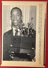 1989 University of Arizona Sean Elliott w/ John Wooden Award Type 3 7.5x11 Photo