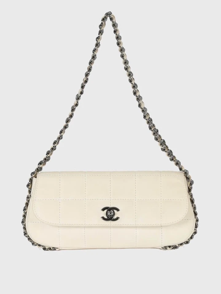 RARE CHANEL Collector’s Item 1994 White 5 chain strap flap bag - Image 2 of 4