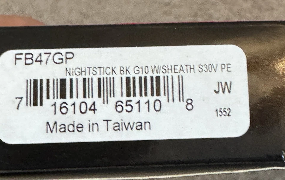 Cuchillo de hoja fija Spyderco Nightstick Full Tang negro G-10 S30v FB47GP Foto 2 de 4