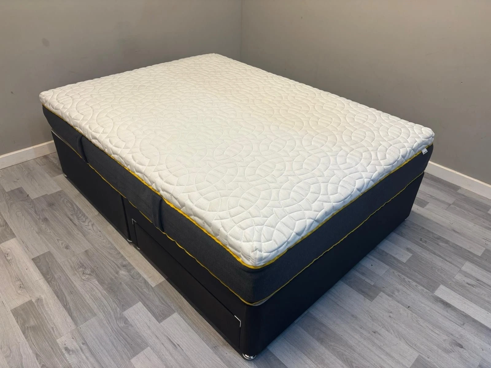 Eve Wunderflip Ultimate Hybrid Mattress, 5FT Kingsize - RRP £1299 A