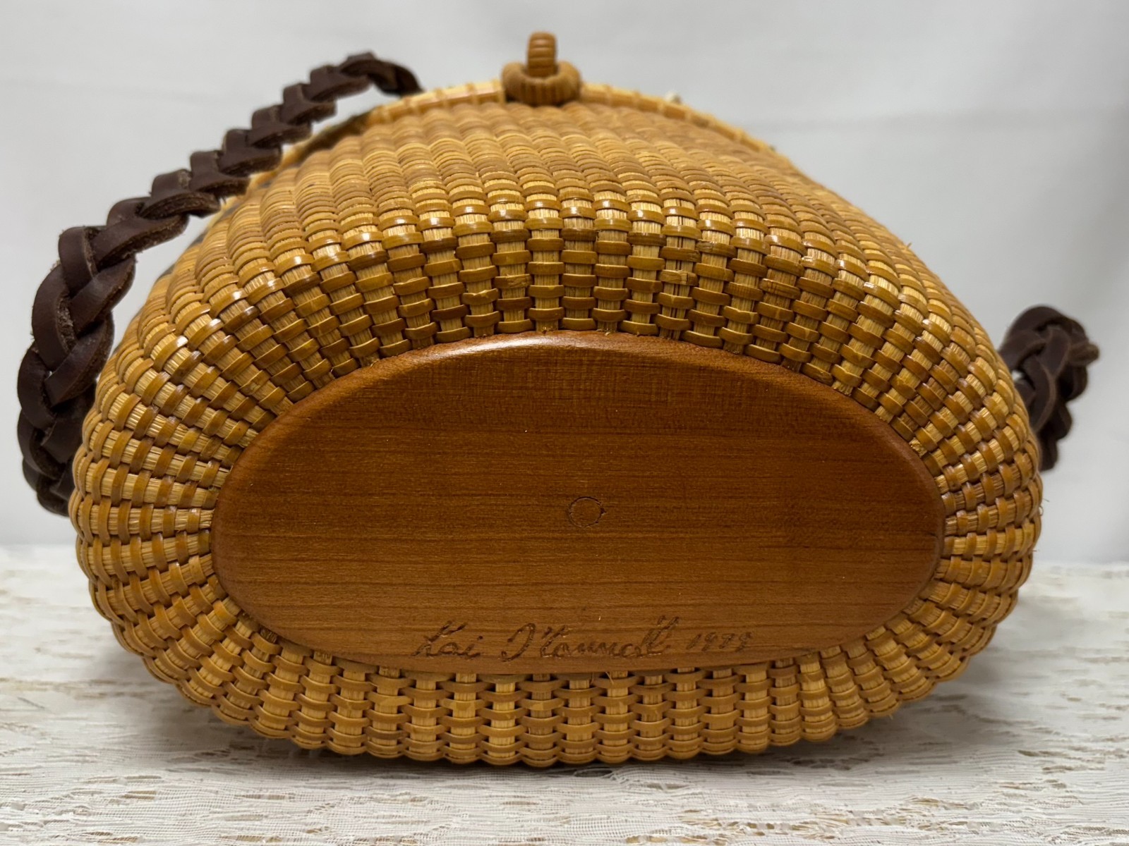 VTG Signed Kai O'Connell  1999 Nantucket Basket Purse w/Whale, Leather Strap