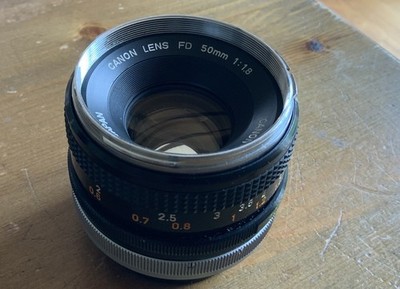 Canon FD 50mm 1:1.8 Objektiv Lens analoge FD Kamera schwarz