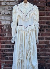 Vintage 1970s Does Victorian Bridal Wedding Gown Lace High Neck with Train XS