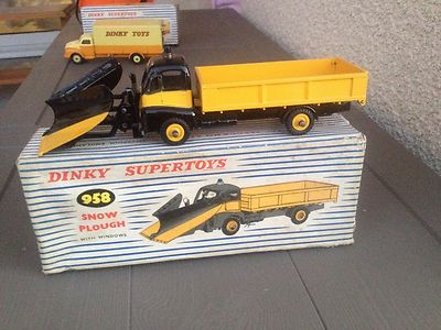 Dinky supertoys snow plough 958 bon etat avec sa boite d