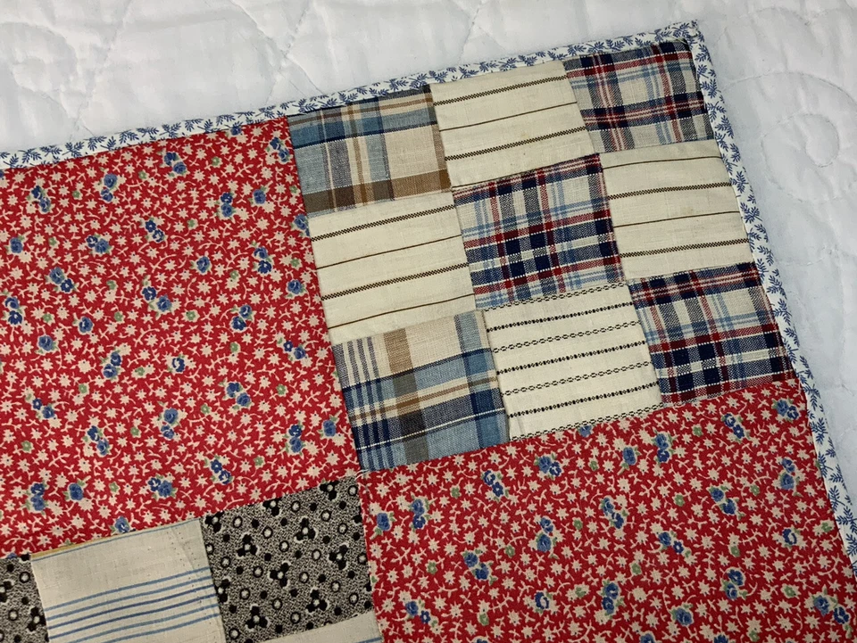 Edredón antiguo vintage de retazos, nueve parches, impresiones tempranas de calicó Foto 2 de 4