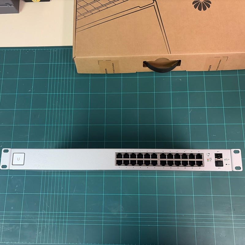 Ubiquiti UniFi US-24 SWITCH 24 1U 24 Port Rackmount Switch