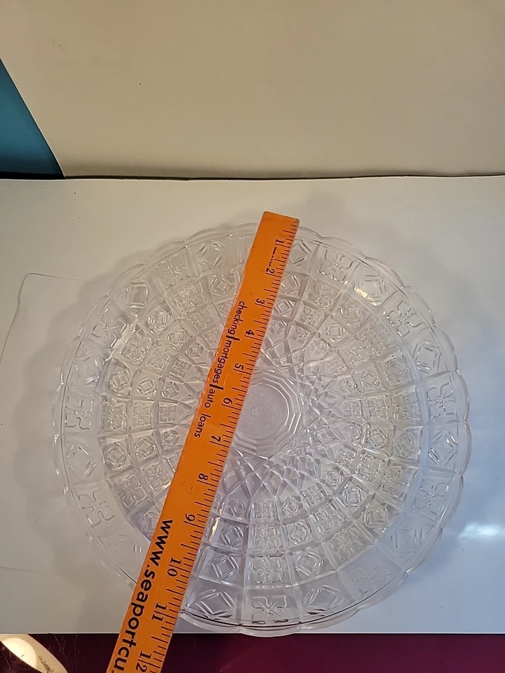 Plato redondo de plástico duro con patrón de estrella de 11" Foto 4 de 4