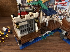 LEGO Pirates 6242 Soldiers&rsquo; Fort Complete w/ Box & Instructions Mint Condition