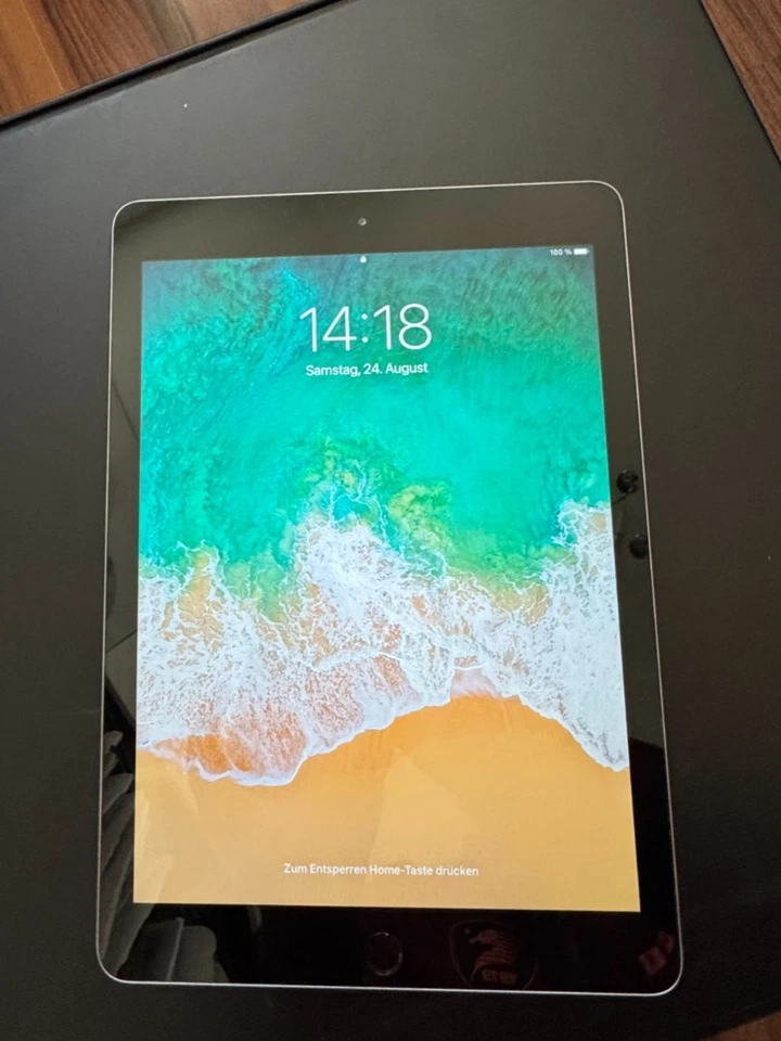 Apple iPad 6.Gen. 32GB, WiFi (Ohne Simlock), 9.7 Zoll - Space Grau Neuwertig!