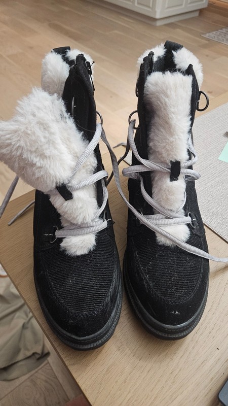 Jellypop black Winter Women's boots- 9.5 used very good condition