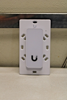 Ubiquiti UA-G2 UA-G2 UniFi Access Door Control Reader White w/ plate