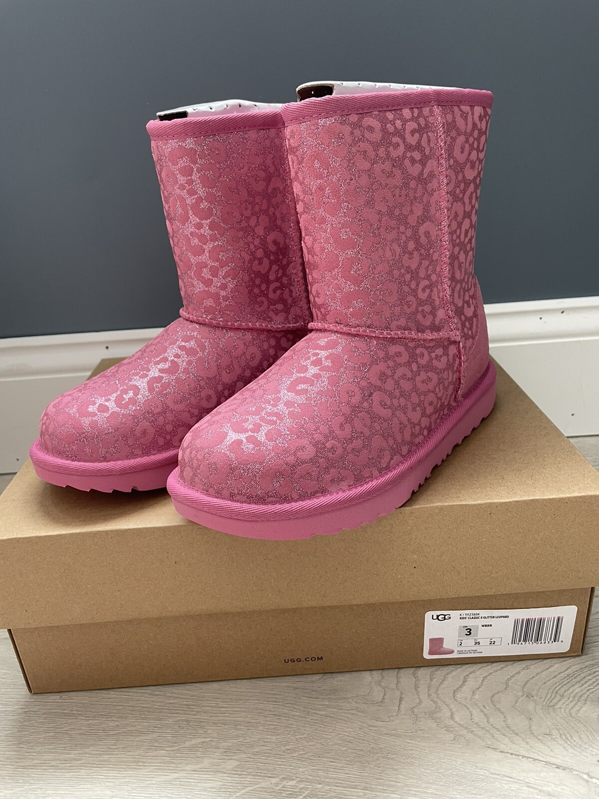 Brand New....UGG...Youth Girl Classic Short II Pink Glitter Leopard Boots.Size  3 194715068339 | eBay