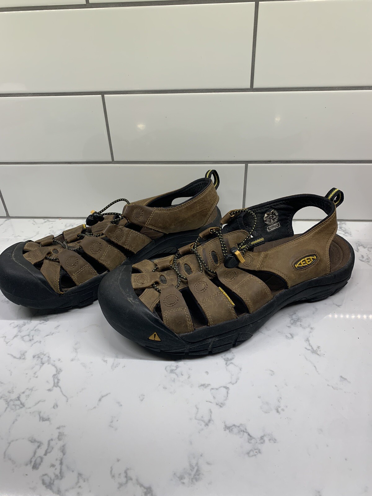 Sandali da trekking KEEN Newport impermeabili marroni bisonte da uomo taglia 14