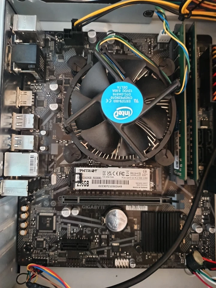 Placa GIGABYTE H410M H V3 Intel i5-10400F 16GB RAM 256 Gb M2 Win 11 Pro - Imagen 1 de 1