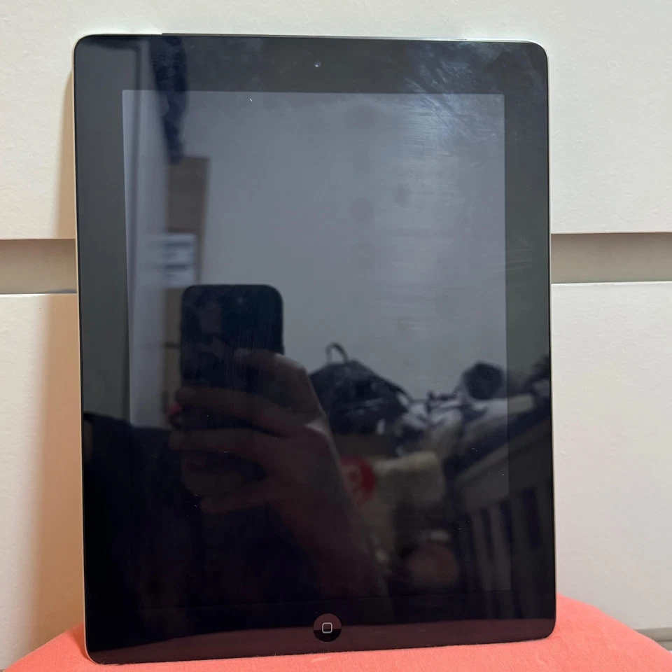 Apple iPad (3rd Generation) 32GB White[A1430] [iPad3, 3] Wifi + Cellular working - Image 2 of 4