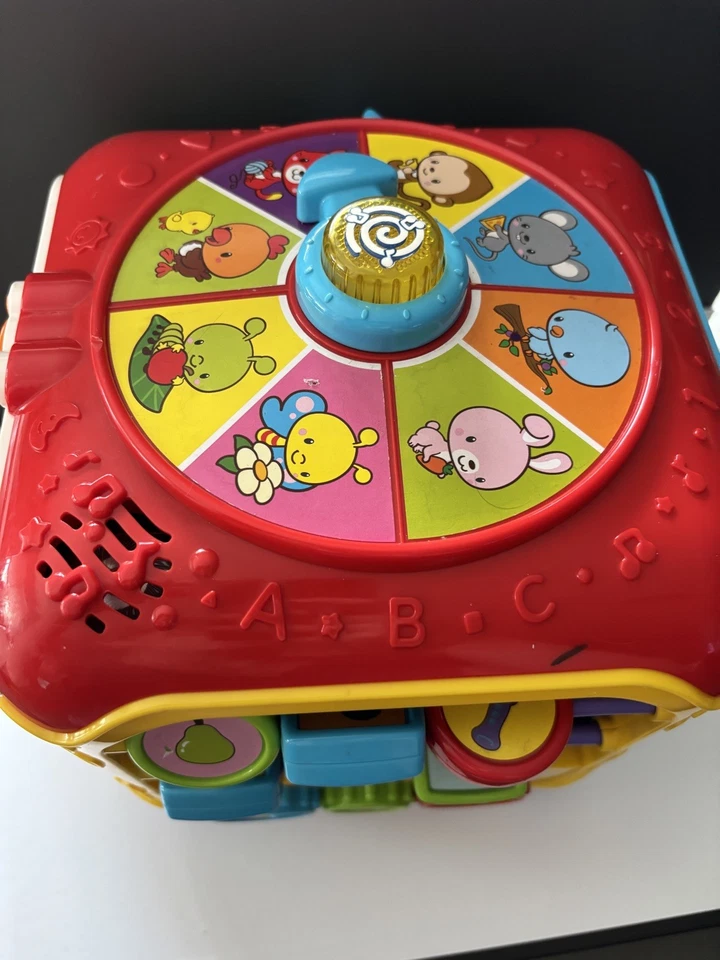 Cubo de actividad VTech Sort and Discover (embalaje sin frustraciones), rojo Foto 2 de 4