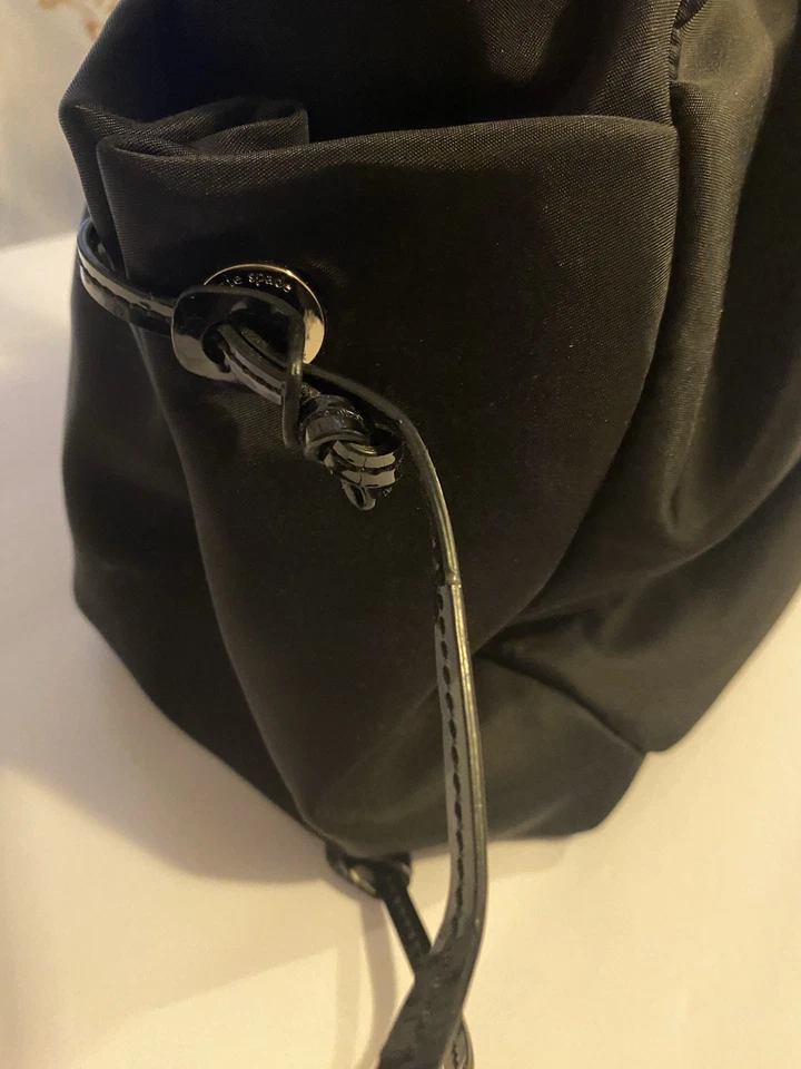 Bolsa de pañales para bebé Kate Spade negra Foto 2 de 4