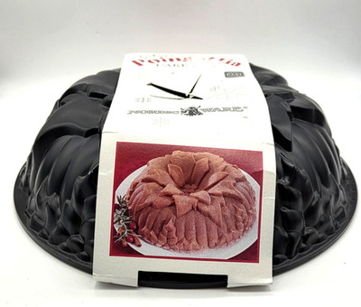 Nordic Ware Poinsettia Bundt Baking Pan Nonstick Made in USA Christmas Aluminum
