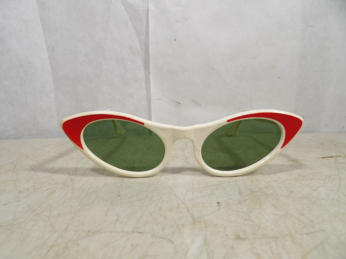 Colorblock Retro Cat-Eye Sunglasses - Red, Yellow, Green Accents Unique Vintage Green Transparent Cat Eye Sunglasses main image 4