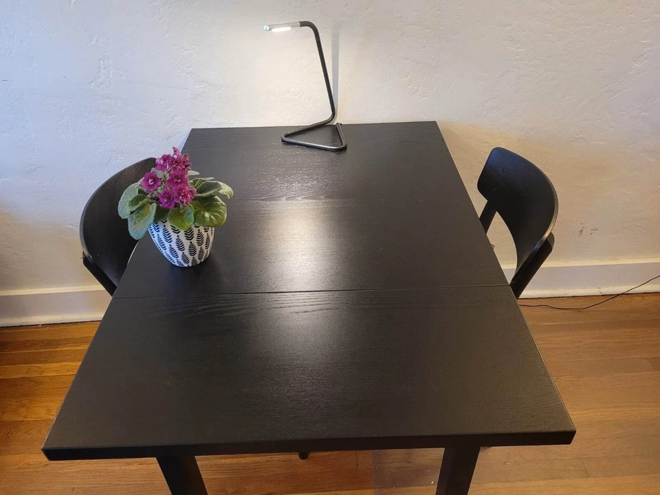 Mesa Plegable con 2 Sillas de Madera, Color Negro Foto 2 de 4