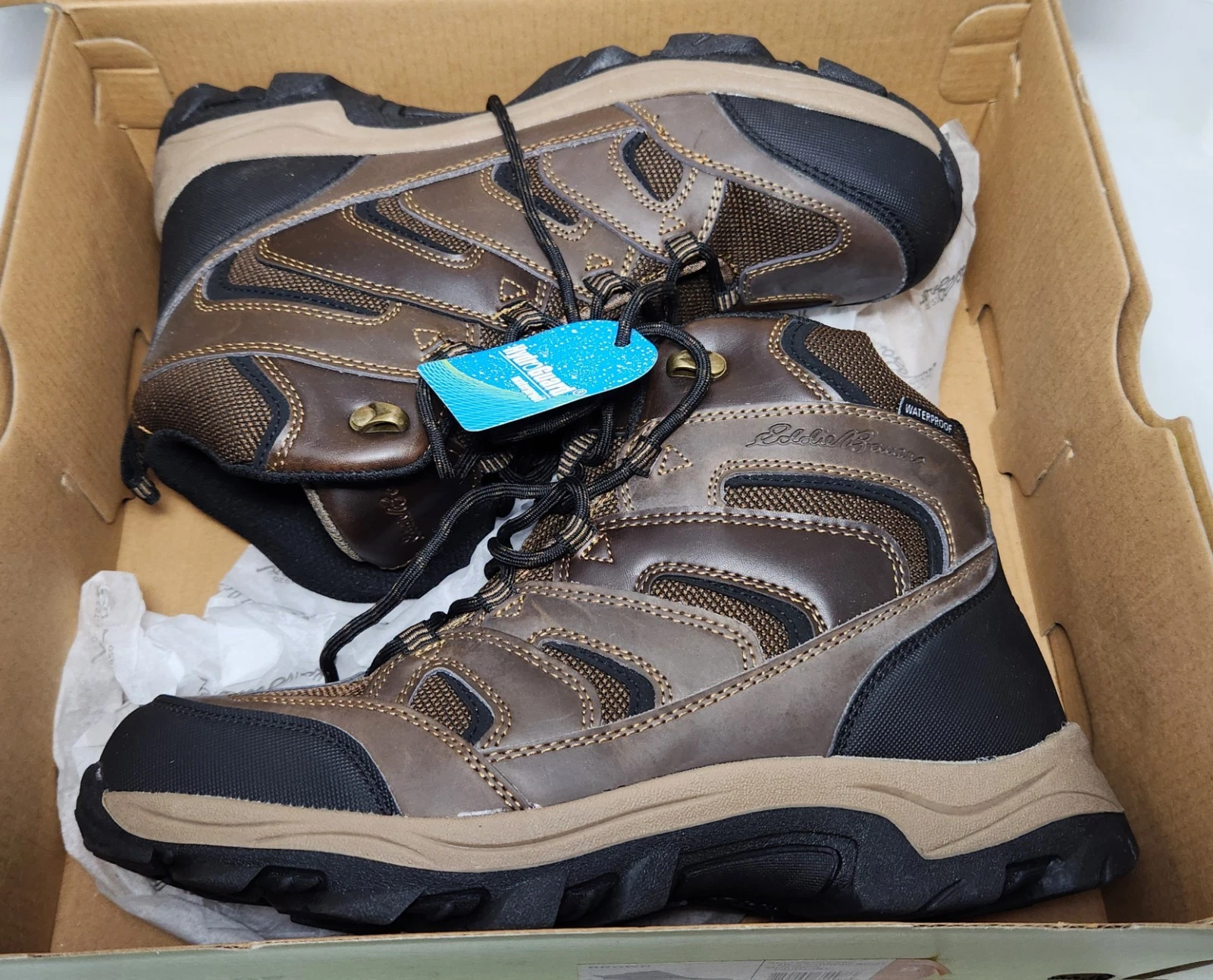 Eddie Bauer Fairmont Brown Men’s Hiking Boots (Size 9) – New in Box
Opens in a new window or tab