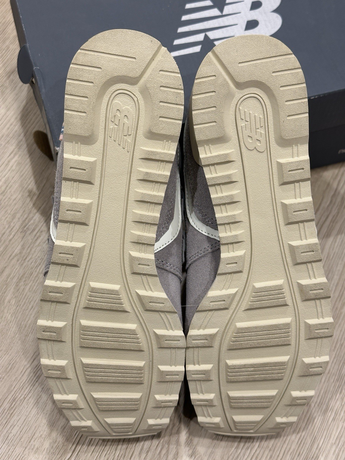 *RARE* New Balance “696 Rain Cloud” Women’s Size 8.5 - 696 Gray WL696YC image 8