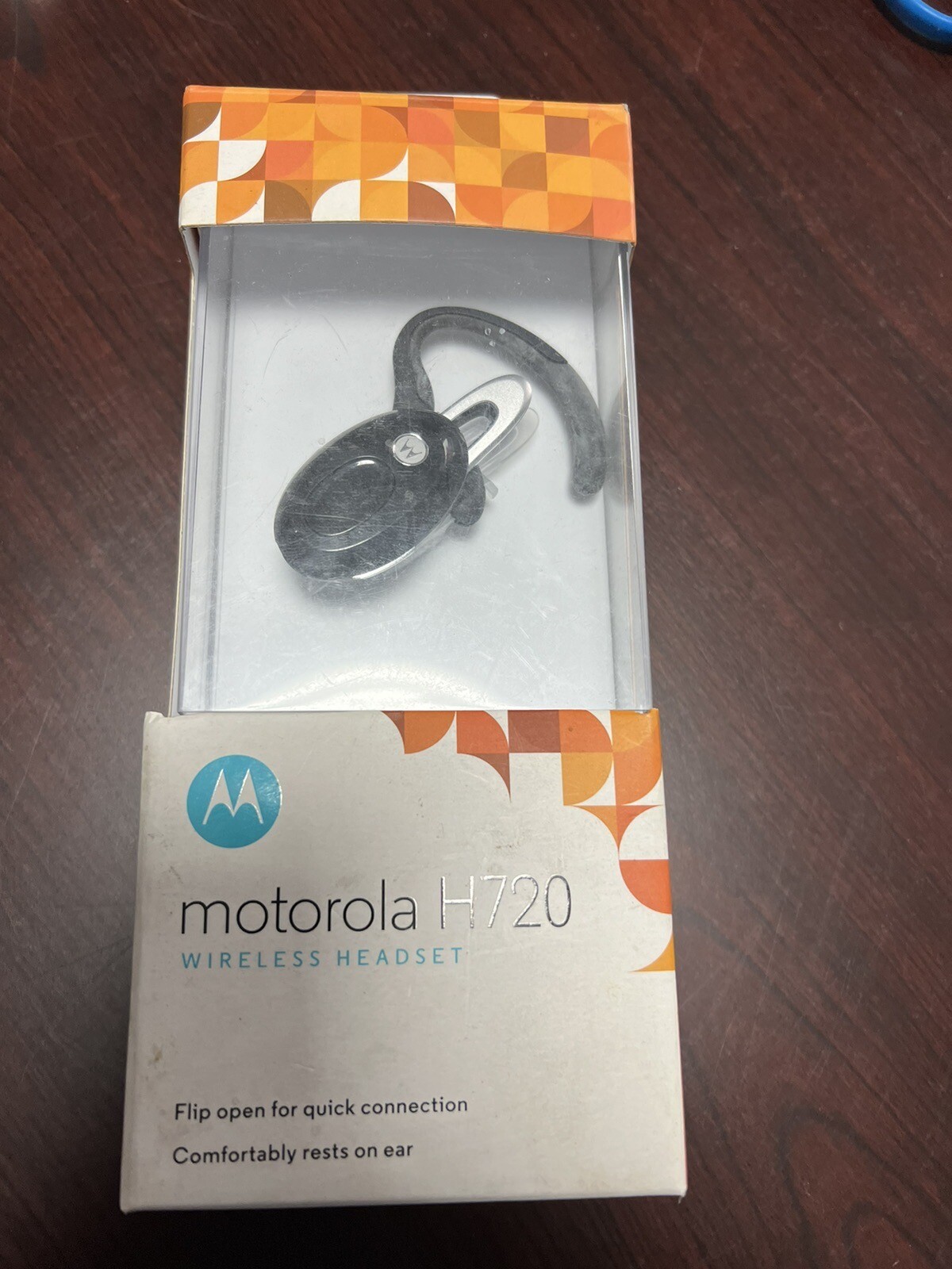 Motorola H720 Wireless Bluetooth Headset (89382N) In its box, stopped