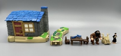 Harry Potter Hagrids Hut 2001 Warner Bros. Playset Polly Pocket Complete 