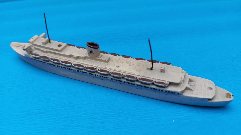WIKING 1:1250 aus Metall Schiff Schiffsmodell WILHELM GUSTLOFF (KdF) bemahlt - Bild 2 von 4