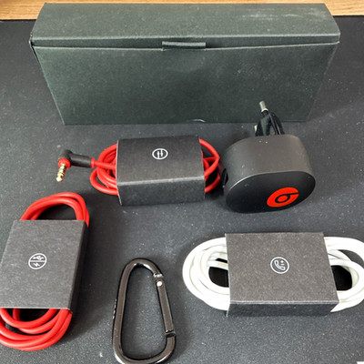 Beats by Dr. Dre Kabel & Adapter Set mit Lade-/Dock-Teil, Box, Schwarz/Rot/Weiß