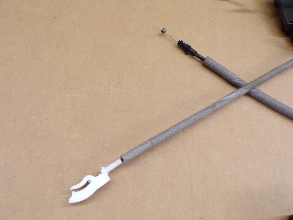 BMW 325XI 2003 actuador de pestillo de puerta (pasajero trasero) 2001-2005 Foto 2 de 3