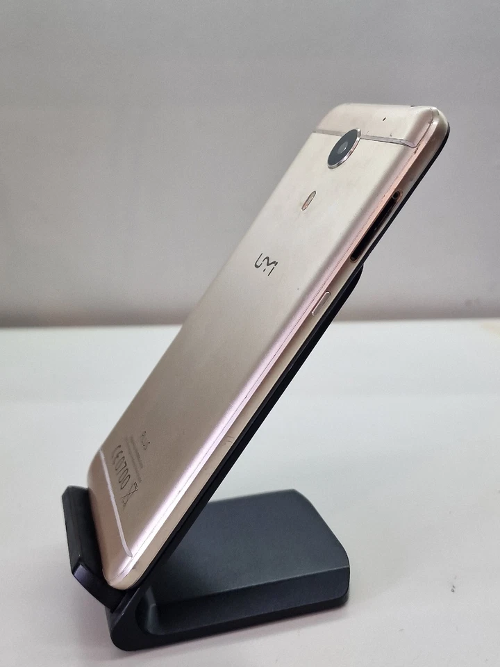 UMI Plus 5,5" Gold 4gb Ram 32gb Rom - Defekt - Nur Ersatzteile Android - Bild 3 von 4