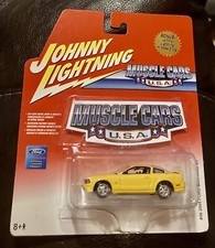    Johnny Lightning Muscle Cars USA 56 2005 Yellow Ford Mustang GT   