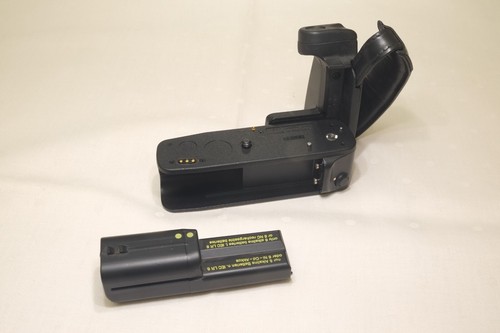 Zubehör Leica R5: Original Handgriff und Motor-Drive (Winder) sehr guter Zustand - Bild 3 von 5
