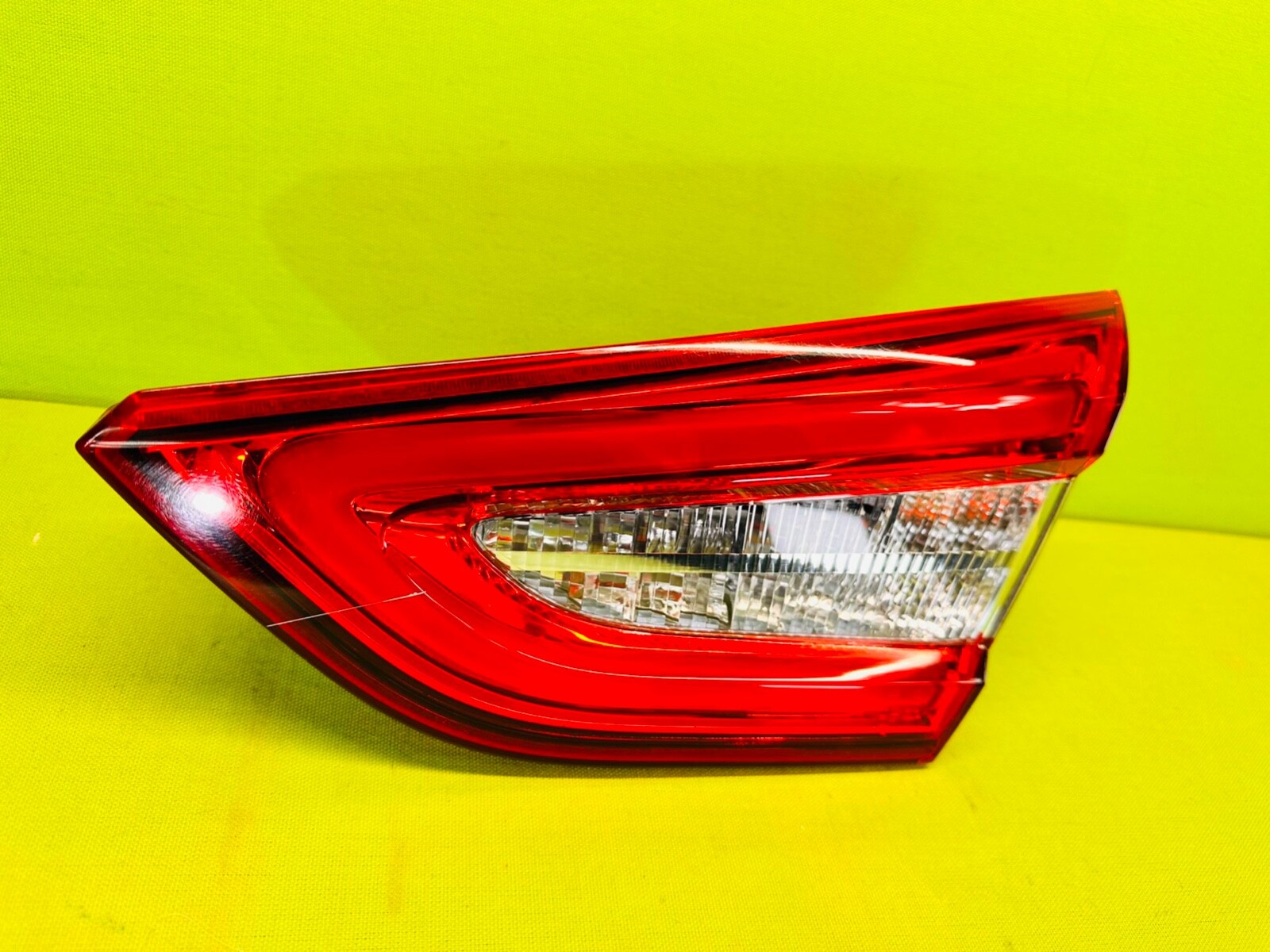 2013 - 2016 MASERATI QUATTROPORTE REAR RIGHT INNER TAILLIGHT OEM 670009228