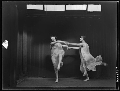Photo:Elsie Dufour Dancers 1918 1920 Dance Performance Studio