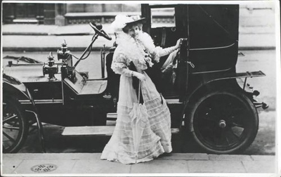 #ad A Woman Gets Into A Motor Car In England 1910 Old Photo AU $9.50