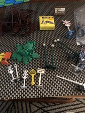 Lot Of HO Scale Train Accessories Mixed Lot Look At Photos Layout
